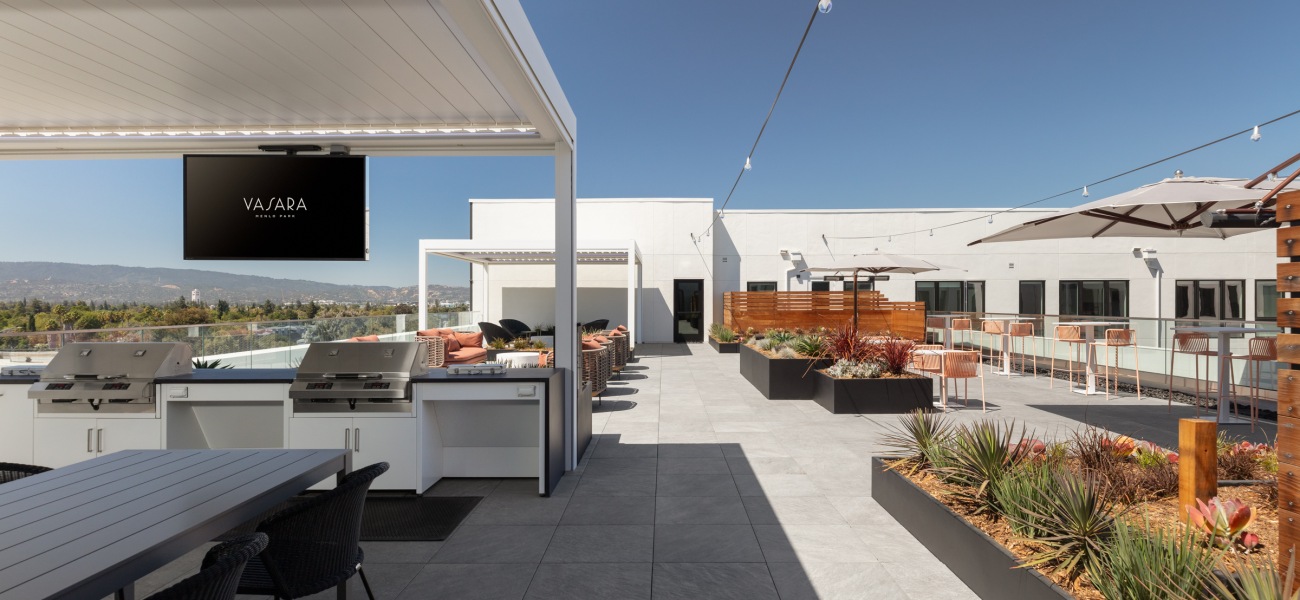 Rooftop Deck & Lounge Rooftop Deck & Lounge